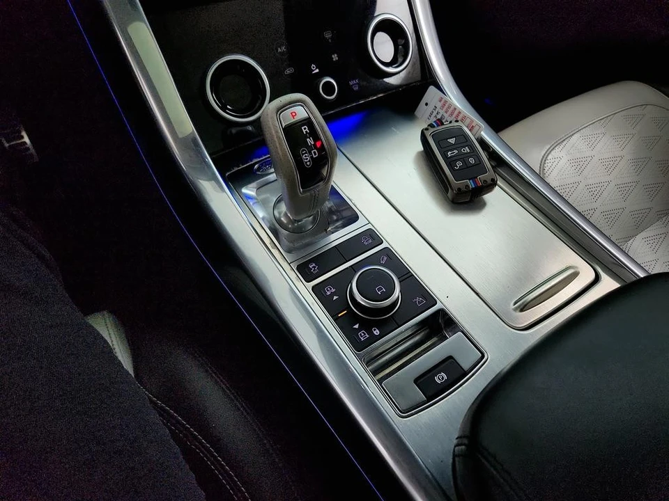 2019 Land Rover Range Rover Sport SVR L494 - Image 19 of 31