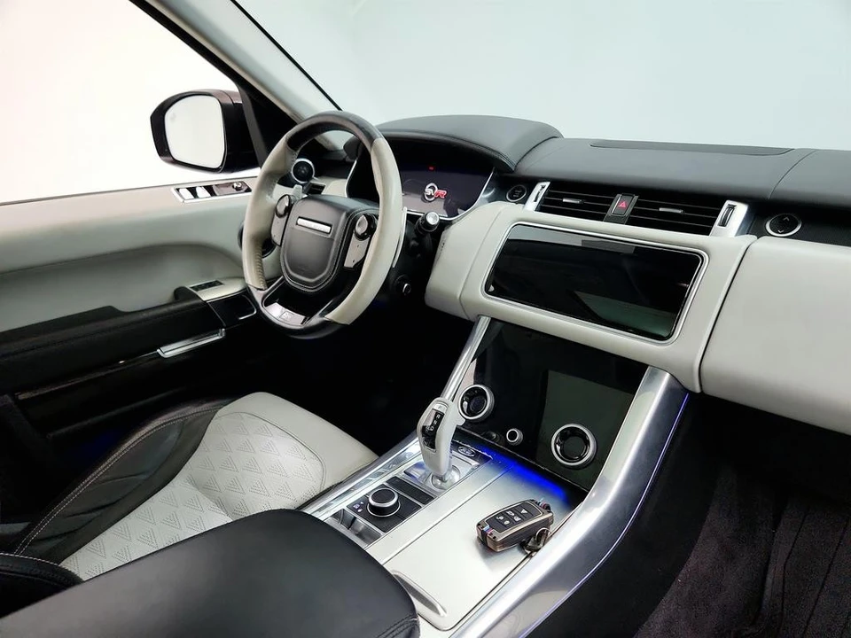 2019 Land Rover Range Rover Sport SVR L494 - Image 27 of 31