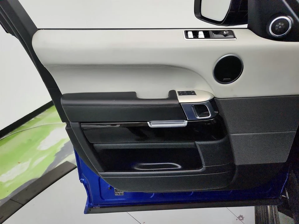 2019 Land Rover - Image 24 of 31