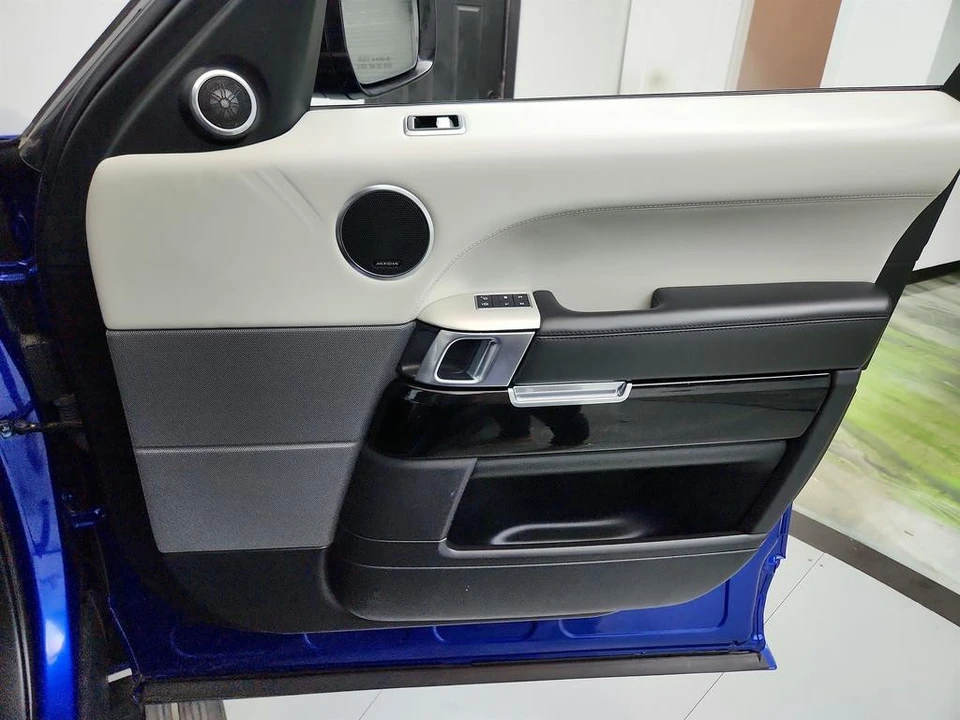 2019 Land Rover Range Rover Sport SVR L494 - Image 29 of 31