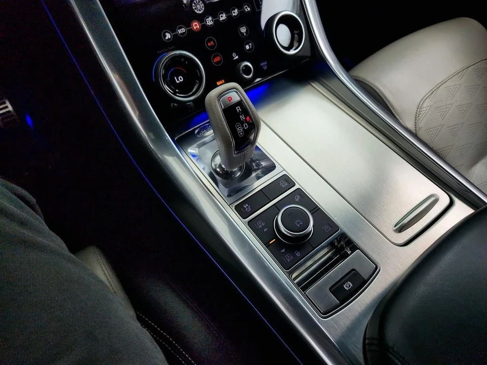 2019 Land Rover Range Rover Sport SVR L494 - Image 19 of 31