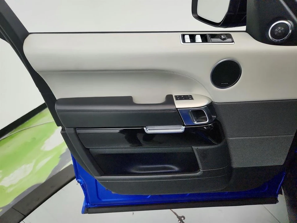 2019 Land Rover Range Rover Sport SVR L494 - Image 24 of 31