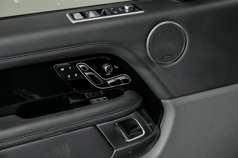 2019 Land Rover Range Rover L405 - Image 17 of 21