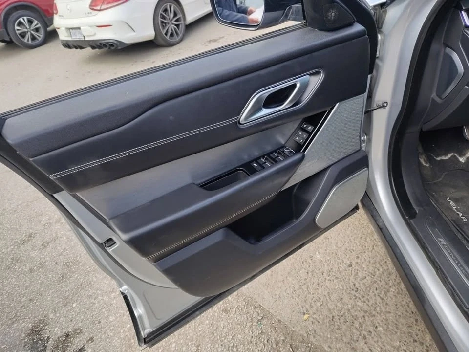 2019 Land Rover Range Rover Velar - Image 9 of 17