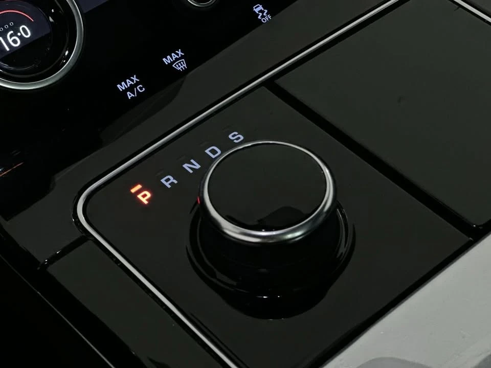 2019 Land Rover Range Rover Velar - Image 16 of 20