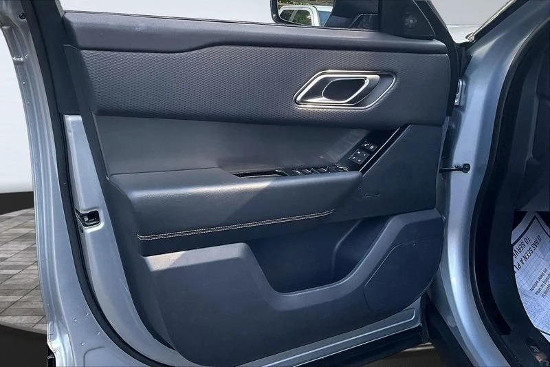 2019 Land Rover Range Rover Velar - Image 9 of 20