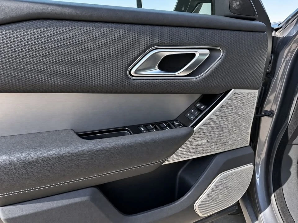 2019 Land Rover Range Rover Velar - Image 9 of 15