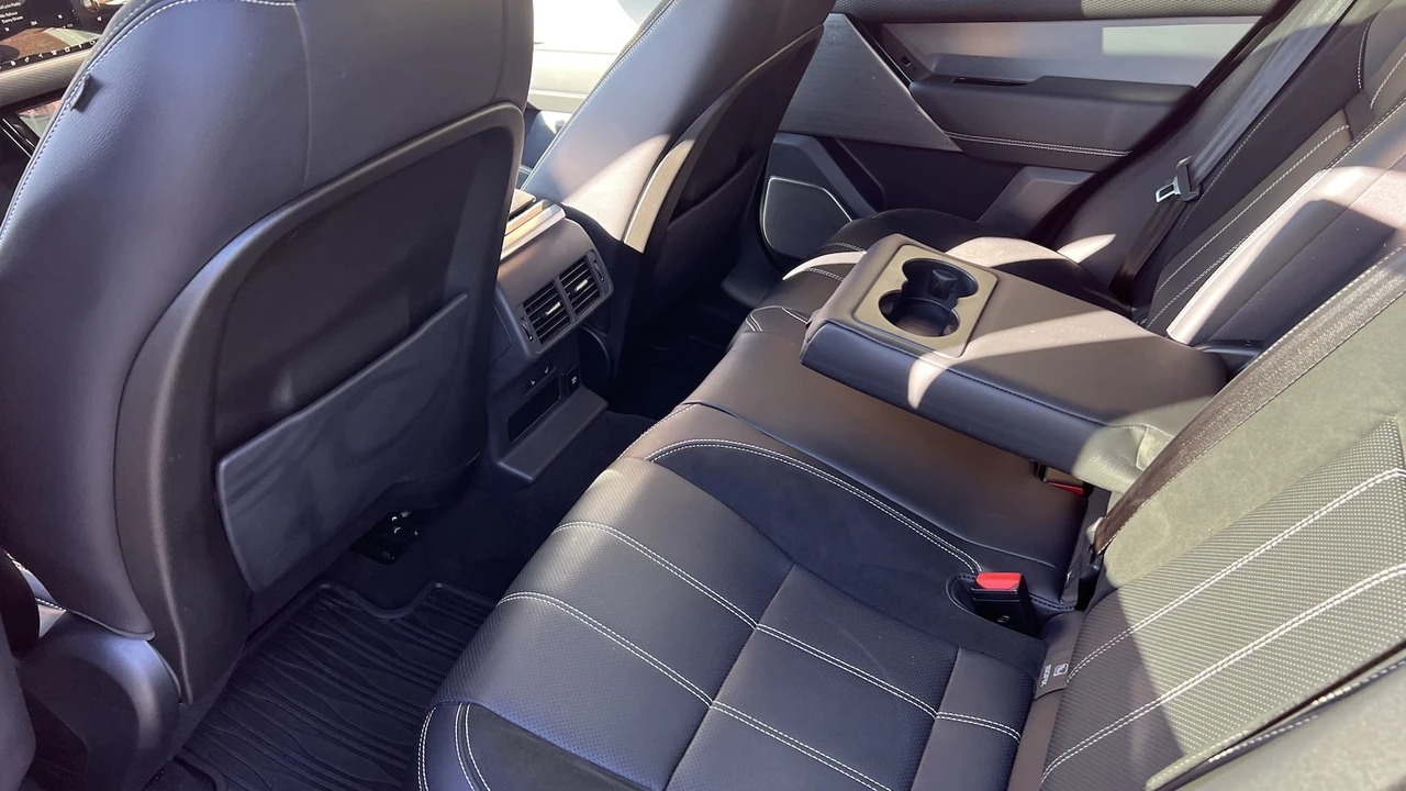 2019 Land Rover Range Rover Velar - Image 5 of 9