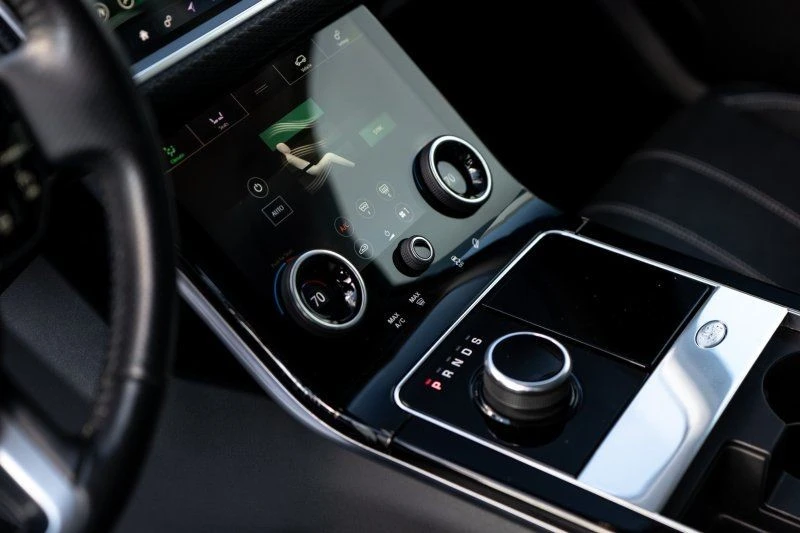 2019 Land Rover Range Rover Velar - Image 17 of 21