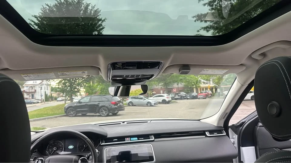 2019 Land Rover Range Rover Velar - Image 11 of 17