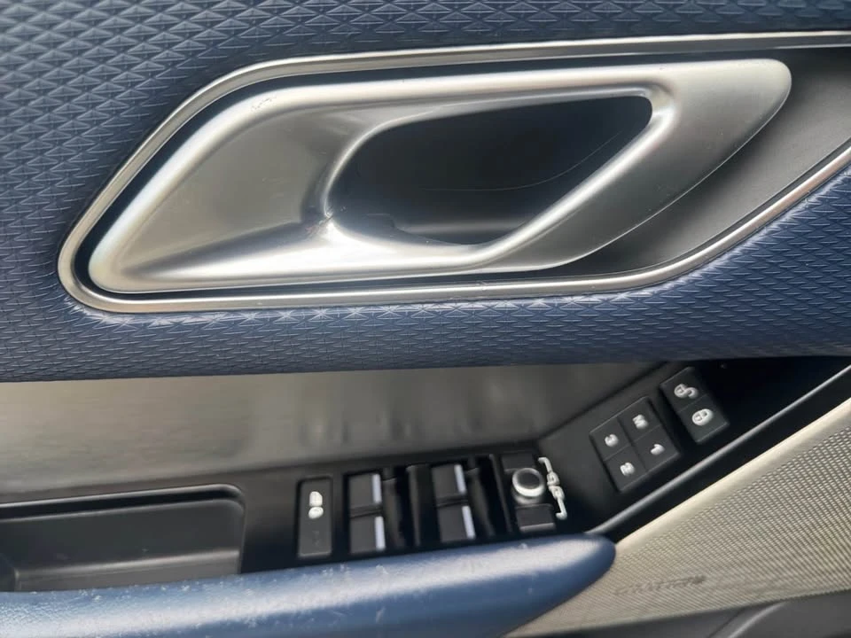 2019 Land Rover Range Rover Velar - Image 10 of 20