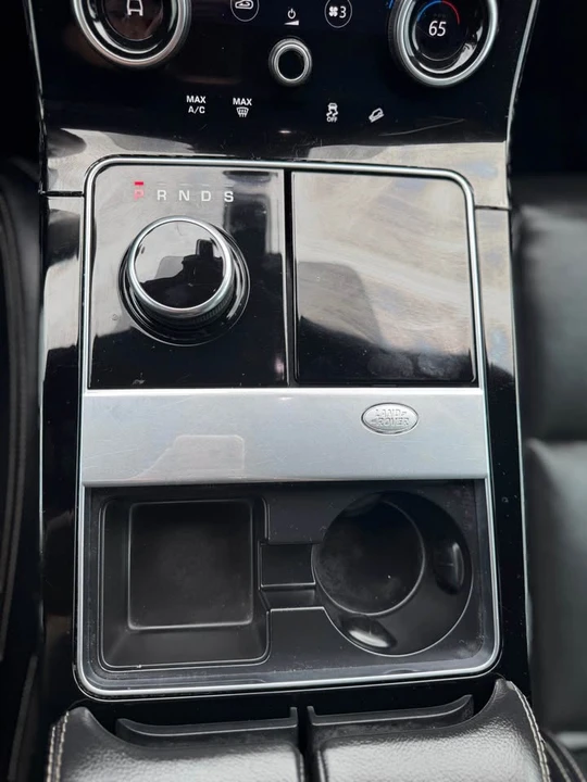 2019 Land Rover Range Rover Velar - Image 13 of 16