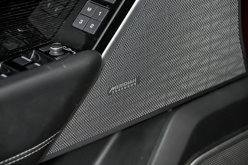 2019 Land Rover Range Rover Velar - Image 16 of 21