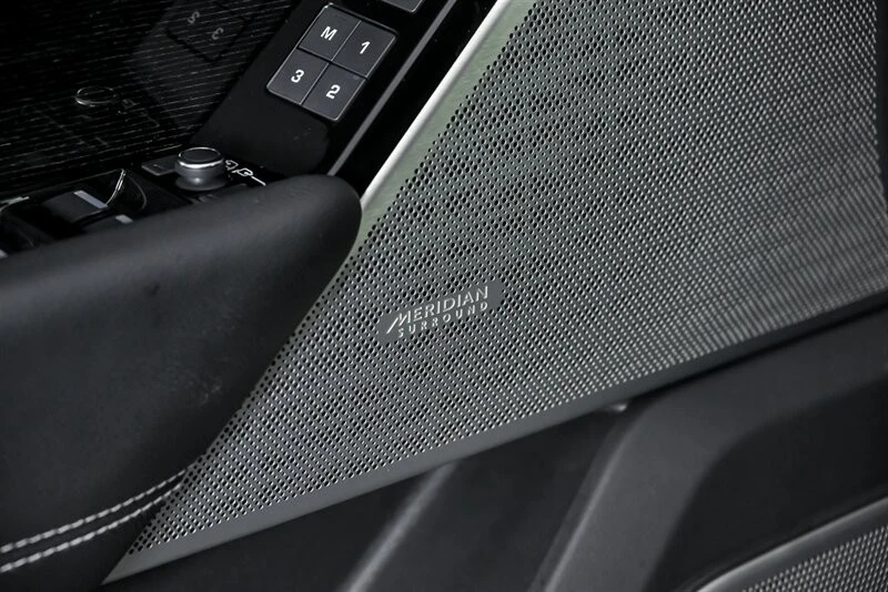 2019 Land Rover Range Rover Velar - Image 19 of 21