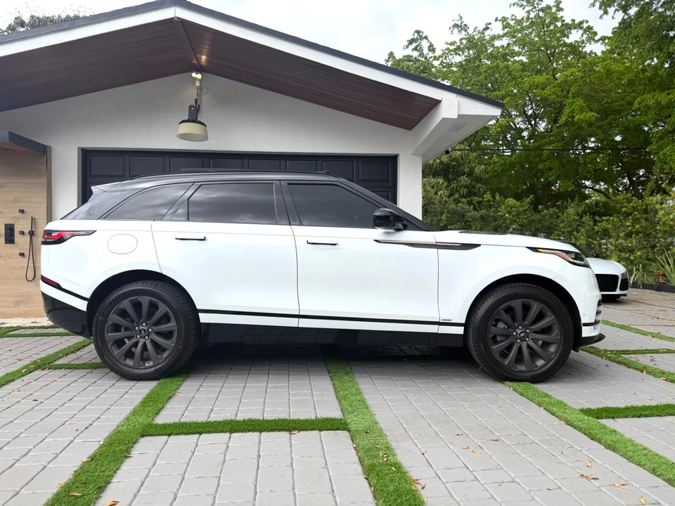 2019 Land Rover Range Rover Velar - Image 9 of 21