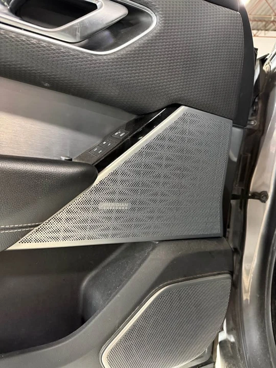 2019 Land Rover Range Rover Velar - Image 15 of 18