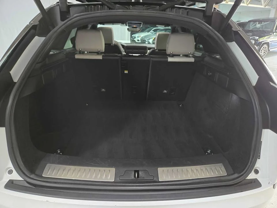 2019 Land Rover Range Rover Velar - Image 13 of 18