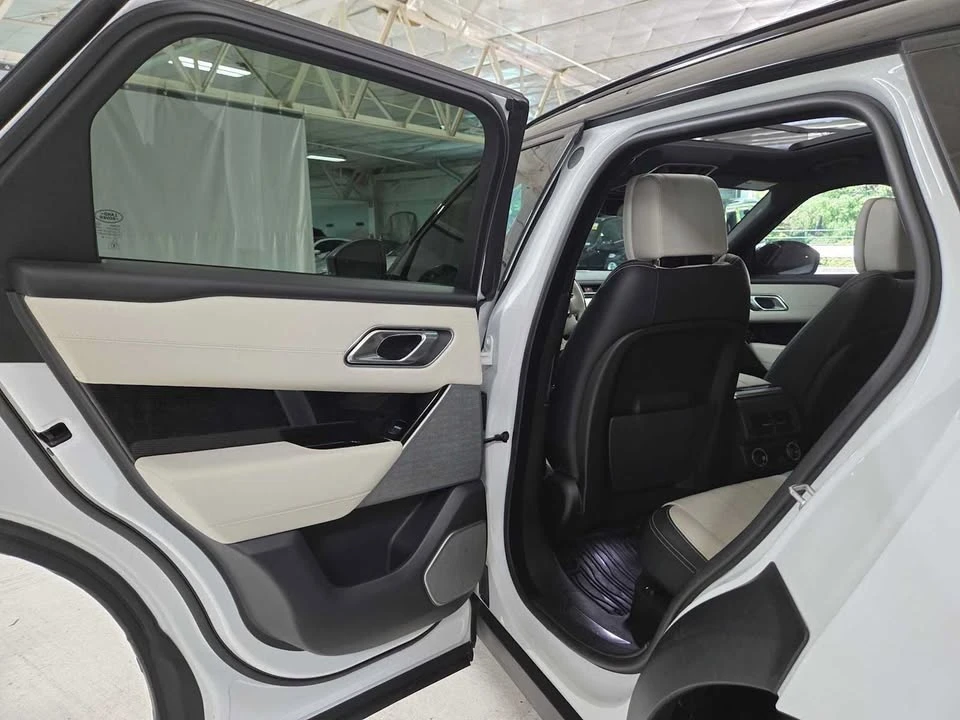 2019 Land Rover Range Rover Velar - Image 14 of 18