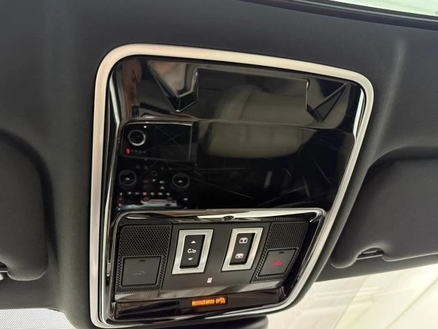 2019 Land Rover Range Rover Velar - Image 19 of 21