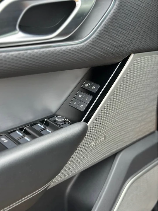2019 Land Rover Range Rover Velar - Image 9 of 20
