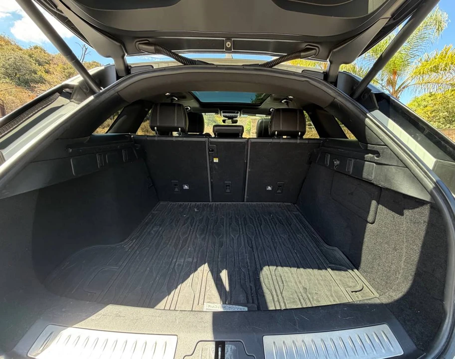 2019 Land Rover Range Rover Velar - Image 16 of 24