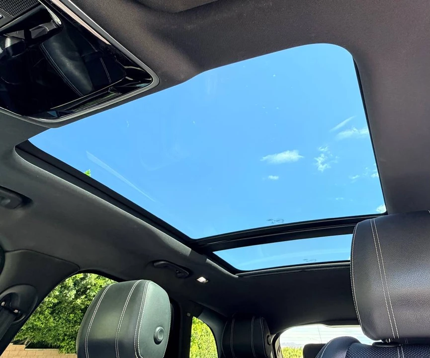 2019 Land Rover Range Rover Velar - Image 10 of 24
