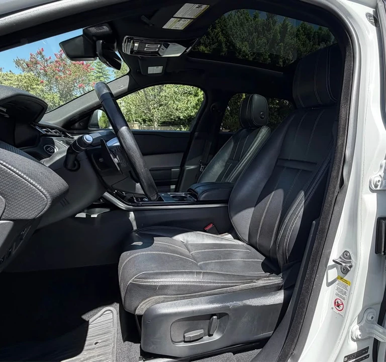 2019 Land Rover Range Rover Velar - Image 11 of 20