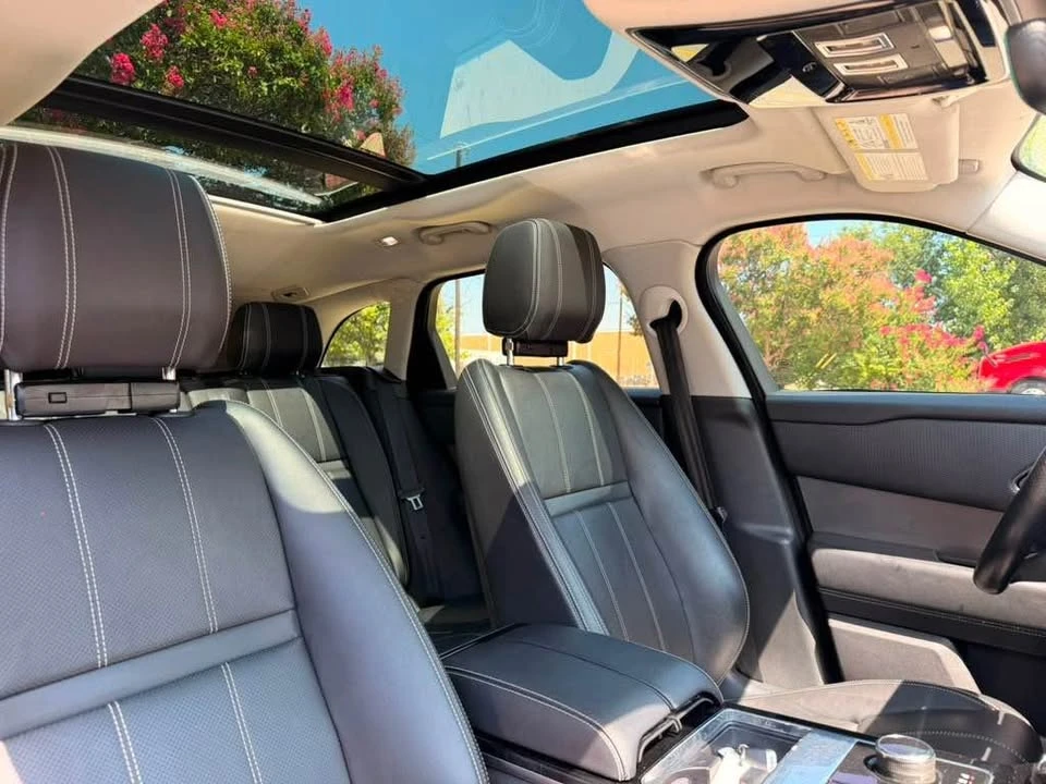 2019 Land Rover Range Rover Velar - Image 11 of 17