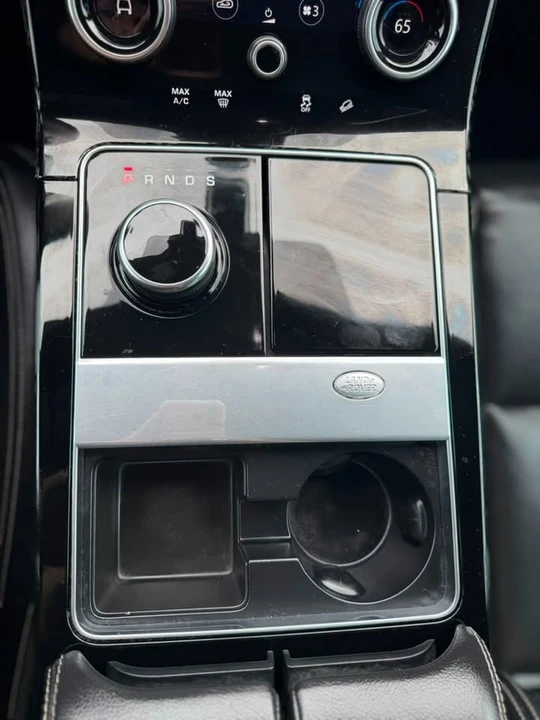 2019 Land Rover Range Rover Velar - Image 13 of 16