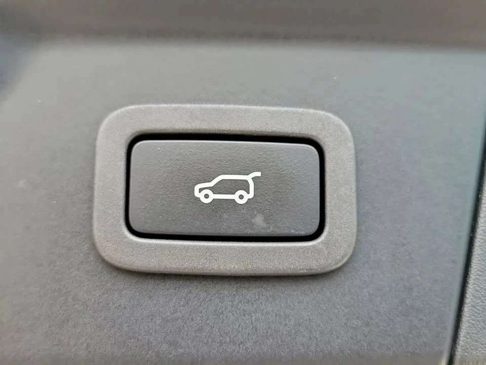 2019 Land Rover Range Rover Velar - Image 11 of 20