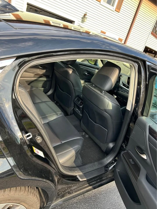 2019 Lexus ES 7th Gen - Image 7 of 9