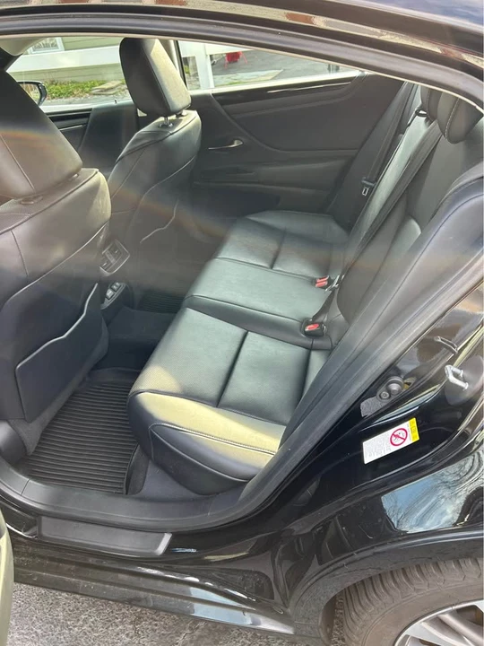 2019 Lexus ES 7th Gen - Image 8 of 9