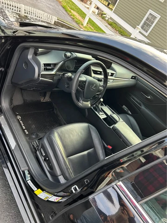 2019 Lexus ES 7th Gen - Image 6 of 9