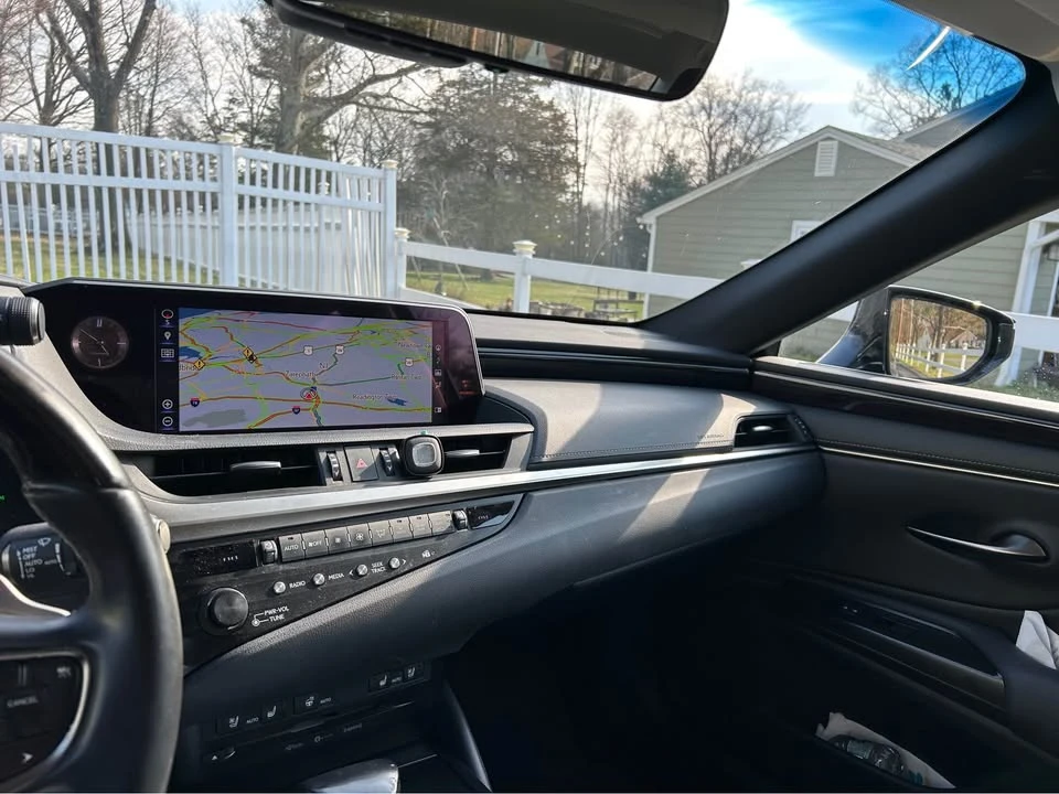 2019 Lexus ES 7th Gen - Image 5 of 9