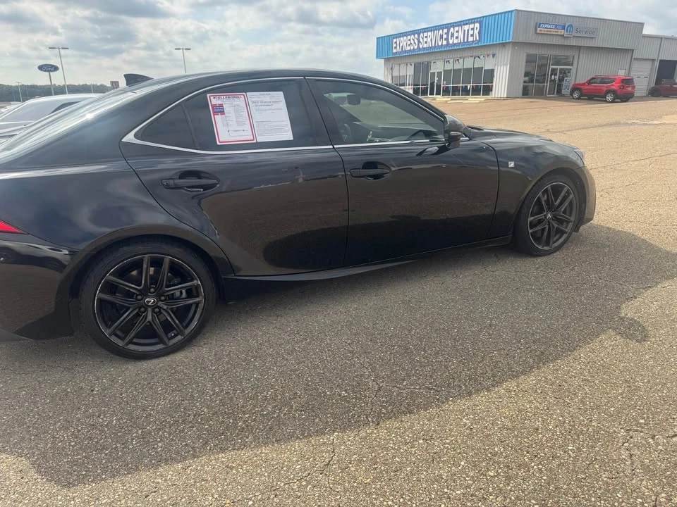 2019 Lexus IS 3rd Gen - Image 4 of 5