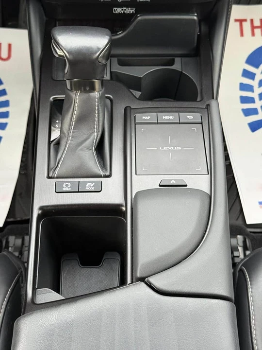 2019 Lexus ES 7th Gen - Image 17 of 20