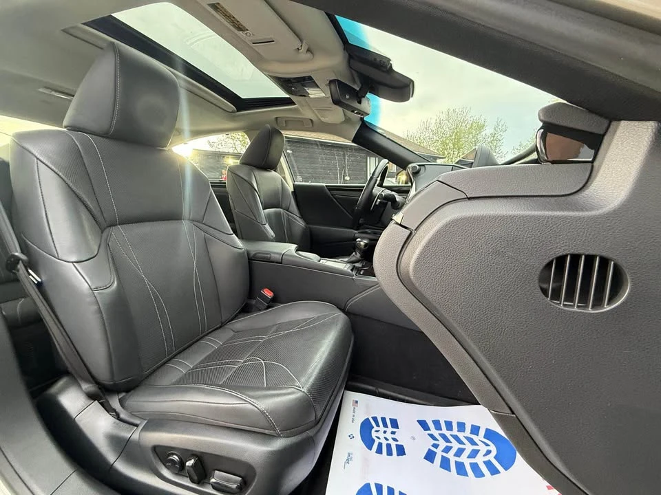 2019 Lexus ES 7th Gen - Image 10 of 20