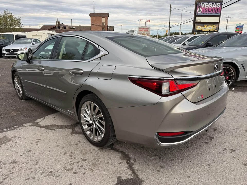 2019 Lexus ES 7th Gen - Image 2 of 20