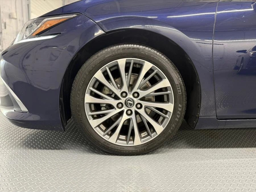 2019 Lexus ES 7th Gen - Image 14 of 20
