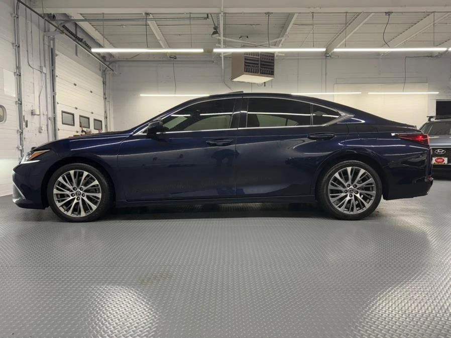 2019 Lexus ES 7th Gen - Image 13 of 20