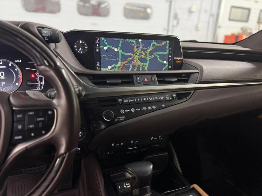 2019 Lexus ES 7th Gen - Image 18 of 20