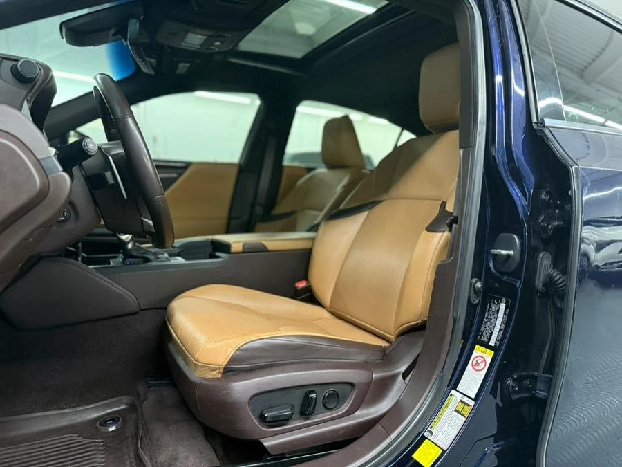 2019 Lexus ES 7th Gen - Image 17 of 20