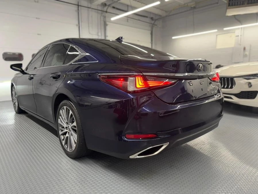 2019 Lexus ES 7th Gen - Image 11 of 20