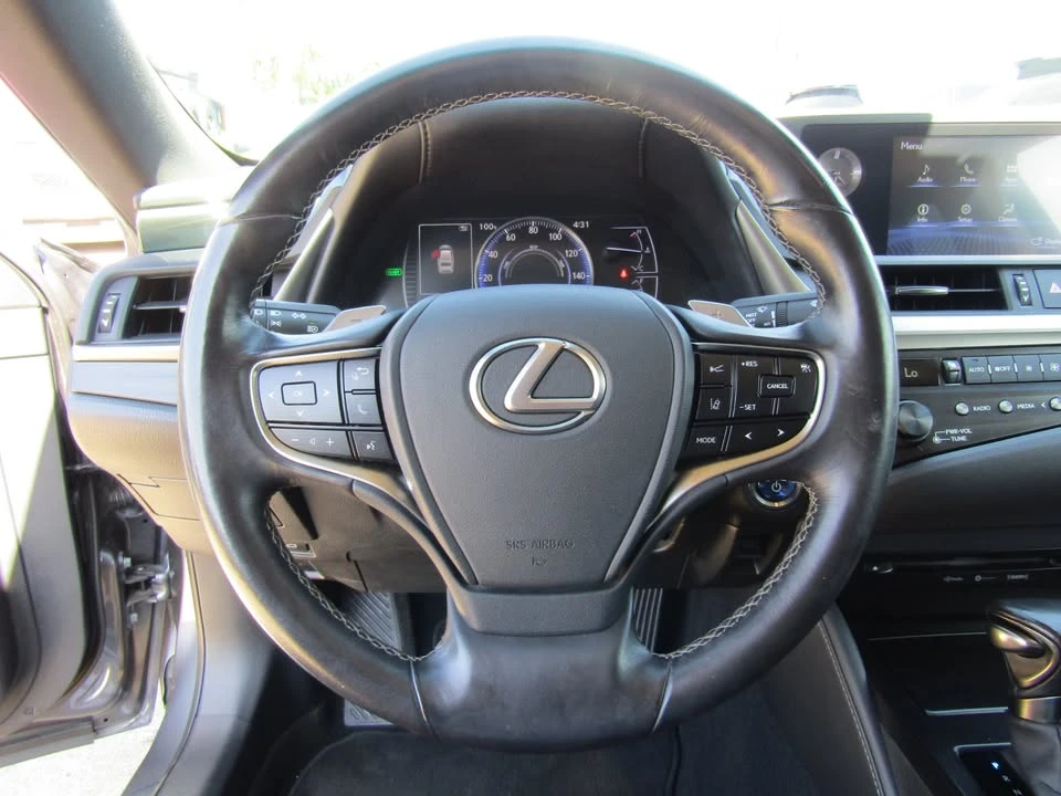 2019 Lexus ES 7th Gen - Image 12 of 19
