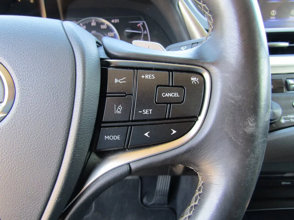 2019 Lexus ES 7th Gen - Image 14 of 19