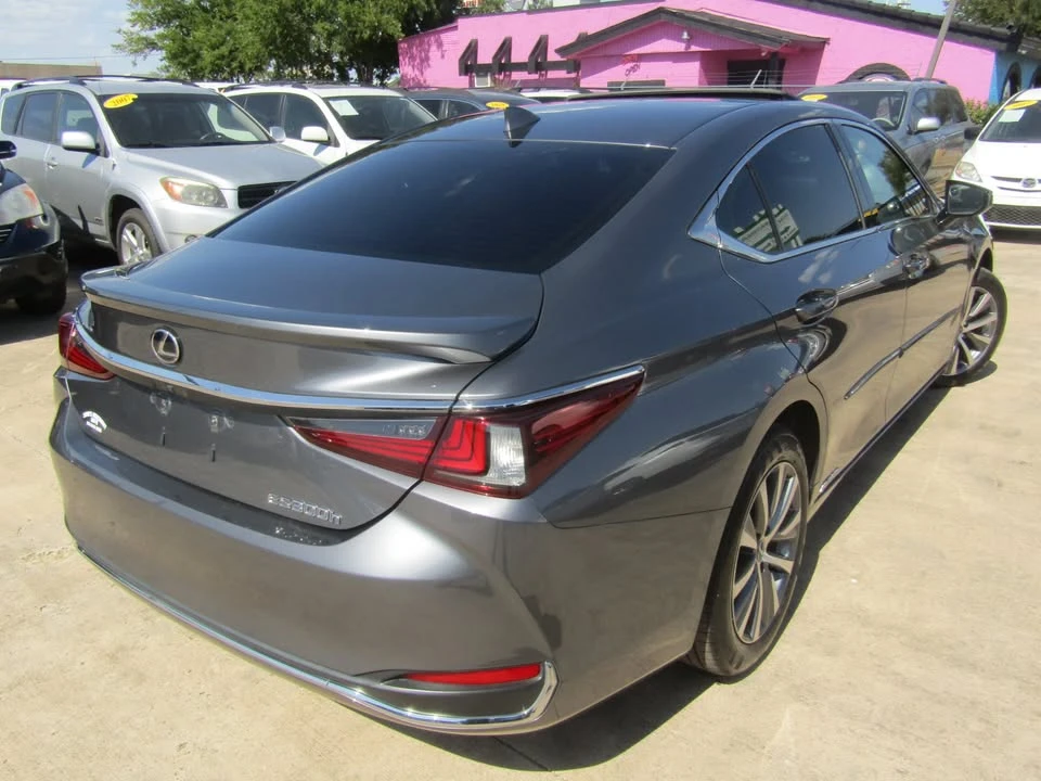 2019 Lexus ES 7th Gen - Image 5 of 19