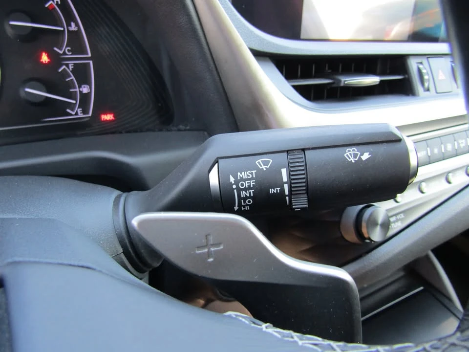 2019 Lexus ES 7th Gen - Image 16 of 19