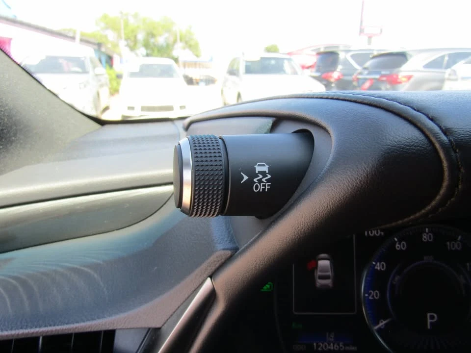 2019 Lexus ES 7th Gen - Image 17 of 19