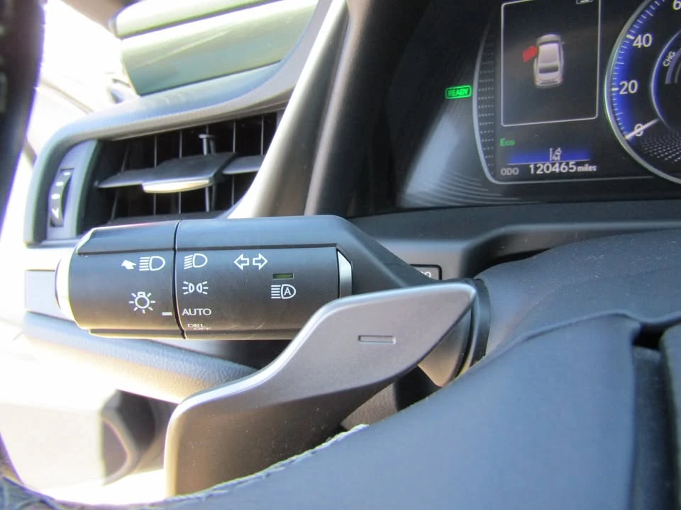 2019 Lexus ES 7th Gen - Image 15 of 19