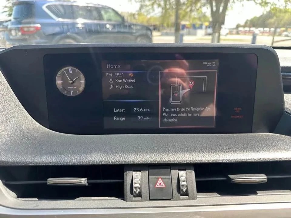 2019 Lexus ES 7th Gen - Image 15 of 20
